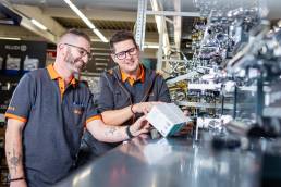 Termékfotózás, közösségi média fotózás, employer branding fotózás, lifestyle fotózás, TikTok fotózás, videózás, reklámfotózás, céges fotózás, ipari fotózás, imázs fotózás, imázsvideó készítés, portréfotózás, portréfotózás árak, stúdió fotózás, üzleti portré, üzleti portréfotózás, fotózás árak, női portré, portré, headshot, művészi fotózás