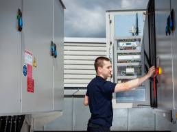 Termékfotózás, közösségi média fotózás, lifestyle fotózás, TikTok fotózás, videózás, reklámfotózás, céges fotózás, ipari fotózás, imázs fotózás, imázsvideó készítés, portréfotózás, portréfotózás árak, stúdió fotózás, üzleti portré, üzleti portréfotózás, fotózás árak, női portré, portré, headshot, művészi fotózás