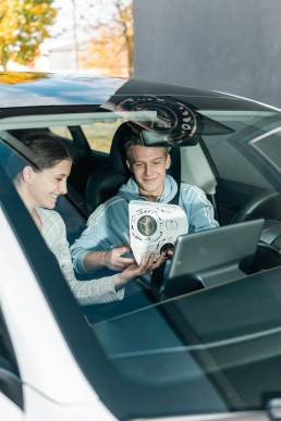 Termékfotózás, közösségi média fotózás, employer branding fotózás, lifestyle fotózás, TikTok fotózás, videózás, reklámfotózás, céges fotózás, ipari fotózás, imázs fotózás, imázsvideó készítés, portréfotózás, portréfotózás árak, stúdió fotózás, üzleti portré, üzleti portréfotózás, fotózás árak, női portré, portré, headshot, művészi fotózás