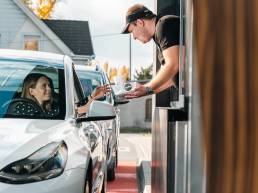 Termékfotózás, közösségi média fotózás, employer branding fotózás, lifestyle fotózás, TikTok fotózás, videózás, reklámfotózás, céges fotózás, ipari fotózás, imázs fotózás, imázsvideó készítés, portréfotózás, portréfotózás árak, stúdió fotózás, üzleti portré, üzleti portréfotózás, fotózás árak, női portré, portré, headshot, művészi fotózás