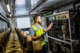 Termékfotózás, közösségi média fotózás, lifestyle fotózás, TikTok fotózás, videózás, reklámfotózás, céges fotózás, ipari fotózás, imázs fotózás, imázsvideó készítés, portréfotózás, portréfotózás árak, stúdió fotózás, üzleti portré, üzleti portréfotózás, fotózás árak, női portré, portré, headshot, művészi fotózás