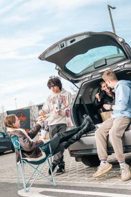 Termékfotózás, közösségi média fotózás, employer branding fotózás, lifestyle fotózás, TikTok fotózás, videózás, reklámfotózás, céges fotózás, ipari fotózás, imázs fotózás, imázsvideó készítés, portréfotózás, portréfotózás árak, stúdió fotózás, üzleti portré, üzleti portréfotózás, fotózás árak, női portré, portré, headshot, művészi fotózás