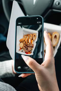 Termékfotózás, közösségi média fotózás, employer branding fotózás, lifestyle fotózás, TikTok fotózás, videózás, reklámfotózás, céges fotózás, ipari fotózás, imázs fotózás, imázsvideó készítés, portréfotózás, portréfotózás árak, stúdió fotózás, üzleti portré, üzleti portréfotózás, fotózás árak, női portré, portré, headshot, művészi fotózás