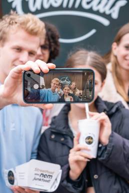 Termékfotózás, közösségi média fotózás, employer branding fotózás, lifestyle fotózás, TikTok fotózás, videózás, reklámfotózás, céges fotózás, ipari fotózás, imázs fotózás, imázsvideó készítés, portréfotózás, portréfotózás árak, stúdió fotózás, üzleti portré, üzleti portréfotózás, fotózás árak, női portré, portré, headshot, művészi fotózás