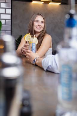 Termékfotózás, közösségi média fotózás, employer branding fotózás, lifestyle fotózás, TikTok fotózás, videózás, reklámfotózás, céges fotózás, ipari fotózás, imázs fotózás, imázsvideó készítés, portréfotózás, portréfotózás árak, stúdió fotózás, üzleti portré, üzleti portréfotózás, fotózás árak, női portré, portré, headshot, művészi fotózás