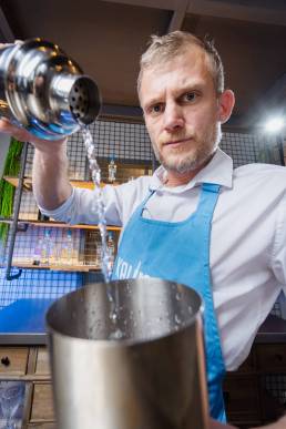 Termékfotózás, közösségi média fotózás, employer branding fotózás, lifestyle fotózás, TikTok fotózás, videózás, reklámfotózás, céges fotózás, ipari fotózás, imázs fotózás, imázsvideó készítés, portréfotózás, portréfotózás árak, stúdió fotózás, üzleti portré, üzleti portréfotózás, fotózás árak, női portré, portré, headshot, művészi fotózás