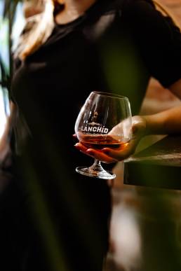 Termékfotózás, közösségi média fotózás, employer branding fotózás, lifestyle fotózás, TikTok fotózás, videózás, reklámfotózás, céges fotózás, ipari fotózás, imázs fotózás, imázsvideó készítés, portréfotózás, portréfotózás árak, stúdió fotózás, üzleti portré, üzleti portréfotózás, fotózás árak, női portré, portré, headshot, művészi fotózás