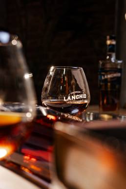 Termékfotózás, közösségi média fotózás, employer branding fotózás, lifestyle fotózás, TikTok fotózás, videózás, reklámfotózás, céges fotózás, ipari fotózás, imázs fotózás, imázsvideó készítés, portréfotózás, portréfotózás árak, stúdió fotózás, üzleti portré, üzleti portréfotózás, fotózás árak, női portré, portré, headshot, művészi fotózás