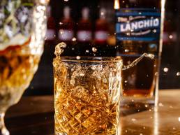 Termékfotózás, közösségi média fotózás, employer branding fotózás, lifestyle fotózás, TikTok fotózás, videózás, reklámfotózás, céges fotózás, ipari fotózás, imázs fotózás, imázsvideó készítés, portréfotózás, portréfotózás árak, stúdió fotózás, üzleti portré, üzleti portréfotózás, fotózás árak, női portré, portré, headshot, művészi fotózás