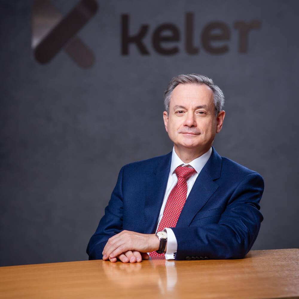 Termékfotózás, közösségi média fotózás, employer branding fotózás, lifestyle fotózás, TikTok fotózás, videózás, reklámfotózás, céges fotózás, ipari fotózás, imázs fotózás, imázsvideó készítés, portréfotózás, portréfotózás árak, stúdió fotózás, üzleti portré, üzleti portréfotózás, fotózás árak, női portré, portré, headshot, művészi fotózás
