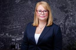 Termékfotózás, közösségi média fotózás, employer branding fotózás, lifestyle fotózás, TikTok fotózás, videózás, reklámfotózás, céges fotózás, ipari fotózás, imázs fotózás, imázsvideó készítés, portréfotózás, portréfotózás árak, stúdió fotózás, üzleti portré, üzleti portréfotózás, fotózás árak, női portré, portré, headshot, művészi fotózás