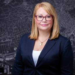 Termékfotózás, közösségi média fotózás, employer branding fotózás, lifestyle fotózás, TikTok fotózás, videózás, reklámfotózás, céges fotózás, ipari fotózás, imázs fotózás, imázsvideó készítés, portréfotózás, portréfotózás árak, stúdió fotózás, üzleti portré, üzleti portréfotózás, fotózás árak, női portré, portré, headshot, művészi fotózás