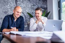 Termékfotózás, közösségi média fotózás, employer branding fotózás, lifestyle fotózás, TikTok fotózás, videózás, reklámfotózás, céges fotózás, ipari fotózás, imázs fotózás, imázsvideó készítés, portréfotózás, portréfotózás árak, stúdió fotózás, üzleti portré, üzleti portréfotózás, fotózás árak, női portré, portré, headshot, művészi fotózás