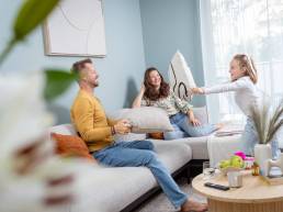 Termékfotózás, közösségi média fotózás, employer branding fotózás, lifestyle fotózás, TikTok fotózás, videózás, reklámfotózás, céges fotózás, ipari fotózás, imázs fotózás, imázsvideó készítés, portréfotózás, portréfotózás árak, stúdió fotózás, üzleti portré, üzleti portréfotózás, fotózás árak, női portré, portré, headshot, művészi fotózás