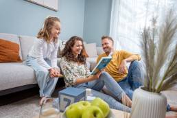 Termékfotózás, közösségi média fotózás, employer branding fotózás, lifestyle fotózás, TikTok fotózás, videózás, reklámfotózás, céges fotózás, ipari fotózás, imázs fotózás, imázsvideó készítés, portréfotózás, portréfotózás árak, stúdió fotózás, üzleti portré, üzleti portréfotózás, fotózás árak, női portré, portré, headshot, művészi fotózás