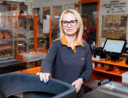 Termékfotózás, közösségi média fotózás, employer branding fotózás, lifestyle fotózás, TikTok fotózás, videózás, reklámfotózás, céges fotózás, ipari fotózás, imázs fotózás, imázsvideó készítés, portréfotózás, portréfotózás árak, stúdió fotózás, üzleti portré, üzleti portréfotózás, fotózás árak, női portré, portré, headshot, művészi fotózás