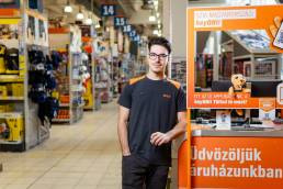 Termékfotózás, közösségi média fotózás, employer branding fotózás, lifestyle fotózás, TikTok fotózás, videózás, reklámfotózás, céges fotózás, ipari fotózás, imázs fotózás, imázsvideó készítés, portréfotózás, portréfotózás árak, stúdió fotózás, üzleti portré, üzleti portréfotózás, fotózás árak, női portré, portré, headshot, művészi fotózás