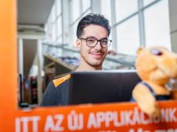 Termékfotózás, közösségi média fotózás, employer branding fotózás, lifestyle fotózás, TikTok fotózás, videózás, reklámfotózás, céges fotózás, ipari fotózás, imázs fotózás, imázsvideó készítés, portréfotózás, portréfotózás árak, stúdió fotózás, üzleti portré, üzleti portréfotózás, fotózás árak, női portré, portré, headshot, művészi fotózás