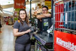 Termékfotózás, közösségi média fotózás, employer branding fotózás, lifestyle fotózás, TikTok fotózás, videózás, reklámfotózás, céges fotózás, ipari fotózás, imázs fotózás, imázsvideó készítés, portréfotózás, portréfotózás árak, stúdió fotózás, üzleti portré, üzleti portréfotózás, fotózás árak, női portré, portré, headshot, művészi fotózás