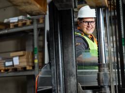 Termékfotózás, közösségi média fotózás, employer branding fotózás, lifestyle fotózás, TikTok fotózás, videózás, reklámfotózás, céges fotózás, ipari fotózás, imázs fotózás, imázsvideó készítés, portréfotózás, portréfotózás árak, stúdió fotózás, üzleti portré, üzleti portréfotózás, fotózás árak, női portré, portré, headshot, művészi fotózás