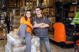 Termékfotózás, közösségi média fotózás, employer branding fotózás, lifestyle fotózás, TikTok fotózás, videózás, reklámfotózás, céges fotózás, ipari fotózás, imázs fotózás, imázsvideó készítés, portréfotózás, portréfotózás árak, stúdió fotózás, üzleti portré, üzleti portréfotózás, fotózás árak, női portré, portré, headshot, művészi fotózás