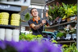 Termékfotózás, közösségi média fotózás, employer branding fotózás, lifestyle fotózás, TikTok fotózás, videózás, reklámfotózás, céges fotózás, ipari fotózás, imázs fotózás, imázsvideó készítés, portréfotózás, portréfotózás árak, stúdió fotózás, üzleti portré, üzleti portréfotózás, fotózás árak, női portré, portré, headshot, művészi fotózás