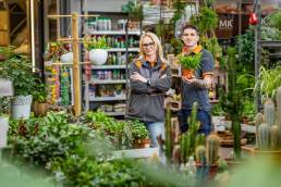 Termékfotózás, közösségi média fotózás, employer branding fotózás, lifestyle fotózás, TikTok fotózás, videózás, reklámfotózás, céges fotózás, ipari fotózás, imázs fotózás, imázsvideó készítés, portréfotózás, portréfotózás árak, stúdió fotózás, üzleti portré, üzleti portréfotózás, fotózás árak, női portré, portré, headshot, művészi fotózás