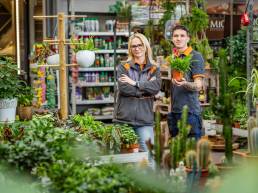 Termékfotózás, közösségi média fotózás, employer branding fotózás, lifestyle fotózás, TikTok fotózás, videózás, reklámfotózás, céges fotózás, ipari fotózás, imázs fotózás, imázsvideó készítés, portréfotózás, portréfotózás árak, stúdió fotózás, üzleti portré, üzleti portréfotózás, fotózás árak, női portré, portré, headshot, művészi fotózás