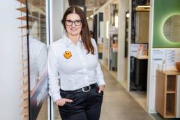 Termékfotózás, közösségi média fotózás, employer branding fotózás, lifestyle fotózás, TikTok fotózás, videózás, reklámfotózás, céges fotózás, ipari fotózás, imázs fotózás, imázsvideó készítés, portréfotózás, portréfotózás árak, stúdió fotózás, üzleti portré, üzleti portréfotózás, fotózás árak, női portré, portré, headshot, művészi fotózás